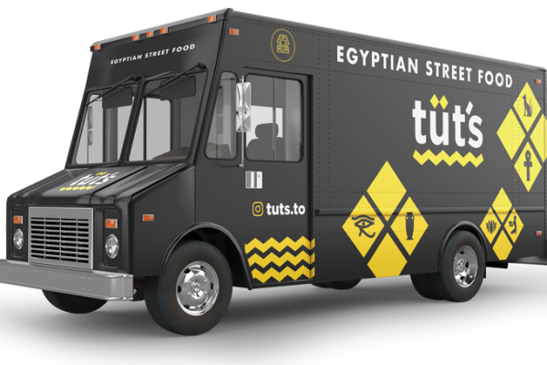 Food-Truck-Wrap-Expert-Installation-600x400